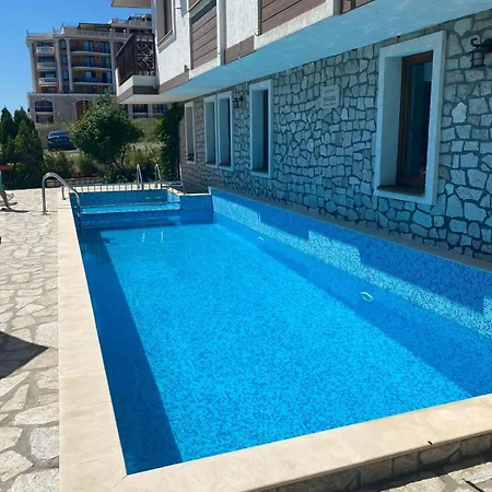 Daire Lovely And Nice Furnished 3 In Fregata *